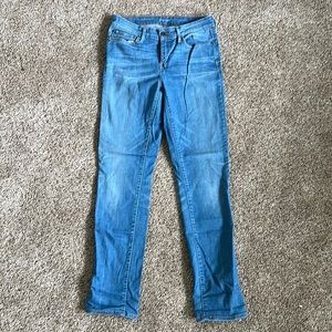 Levi’s 27 Demi Curve